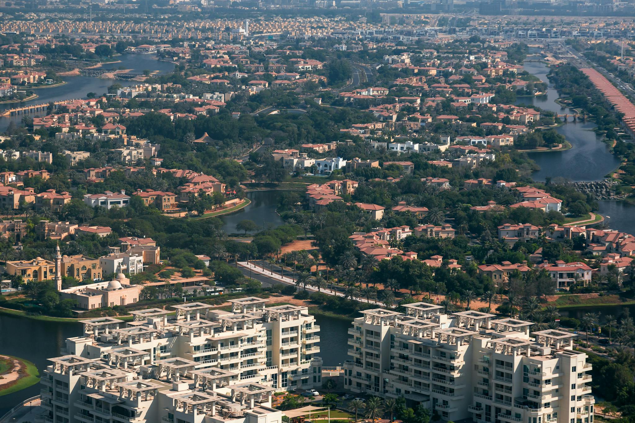 A stunning aerial view of the lush Jumeirah Island housing community in Dubai, UAE.